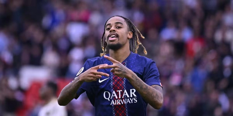 Cầu Thủ Bradley Barcola